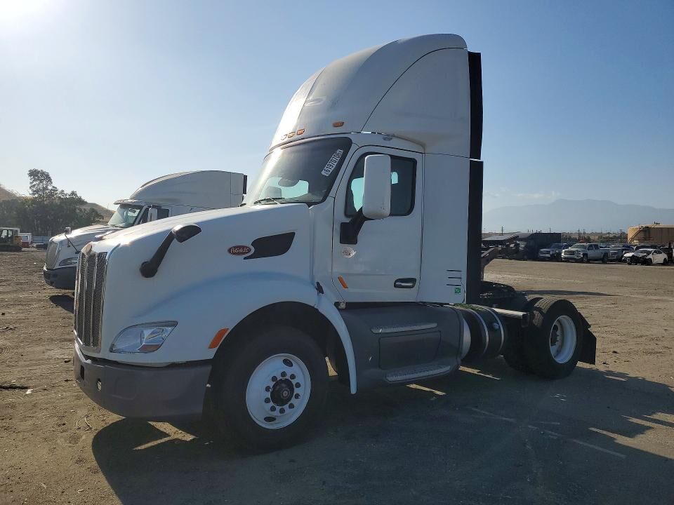 2017 PETERBILT 579