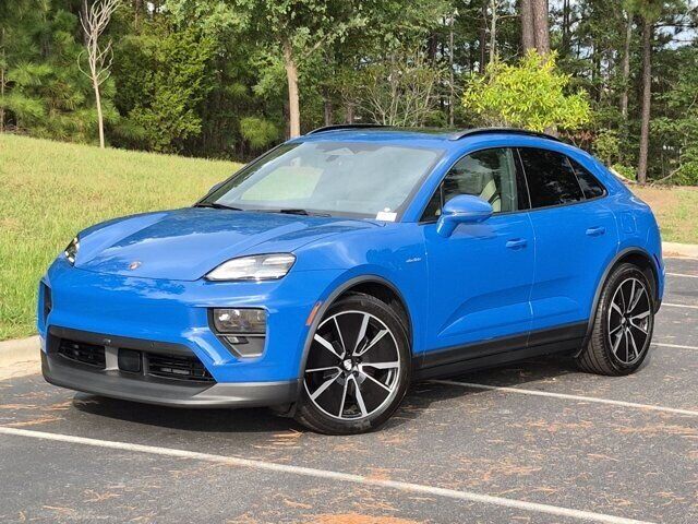 2026 PORSCHE Macan