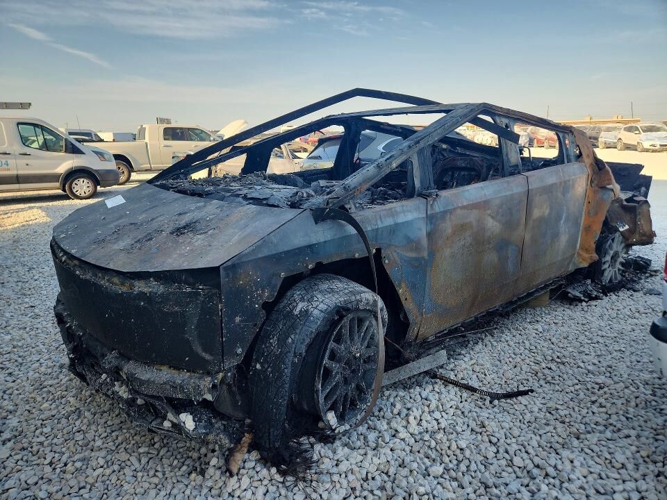 2025 TESLA Cybertruck