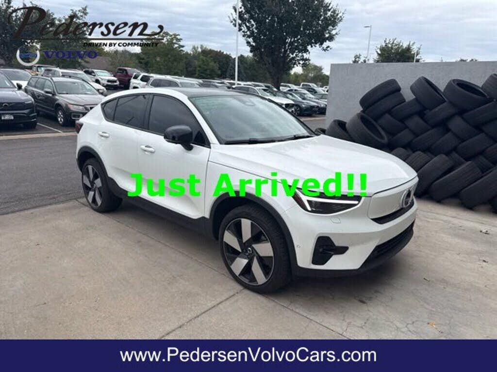 2023 VOLVO C40