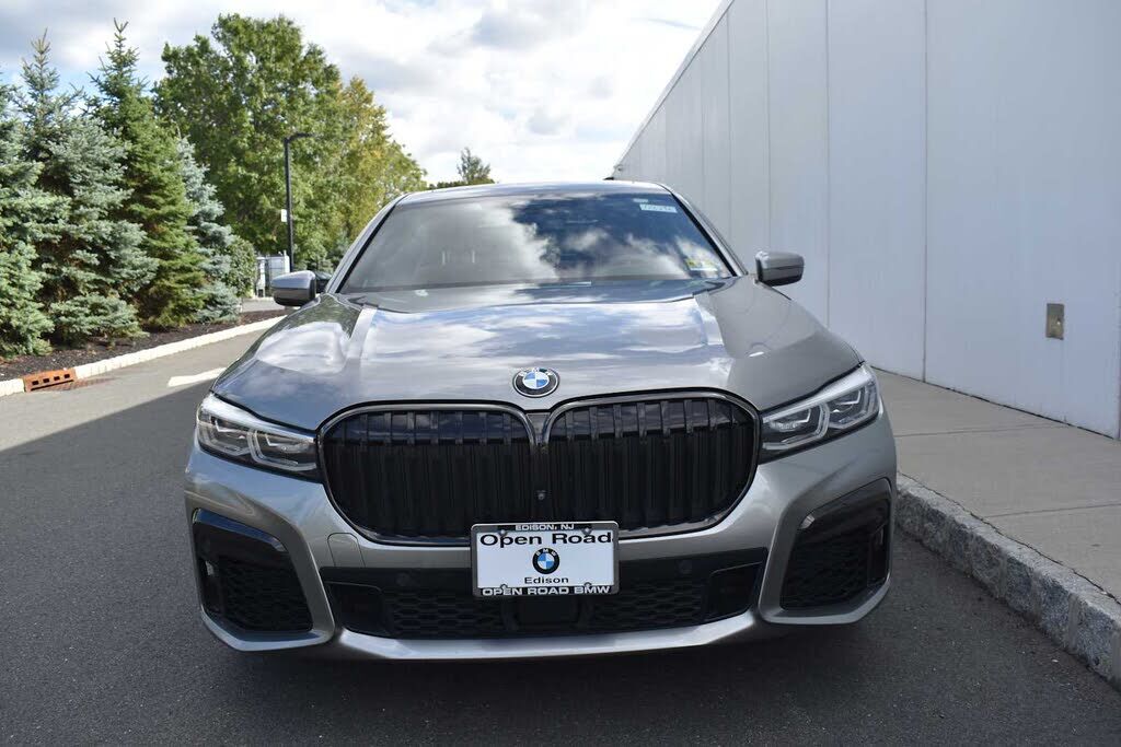 2021 BMW 750i