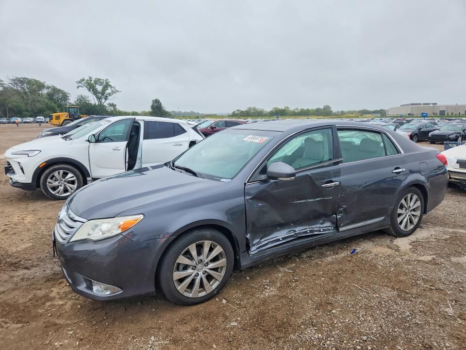 2011 TOYOTA Avalon