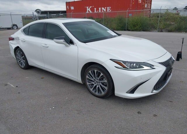 2019 LEXUS ES