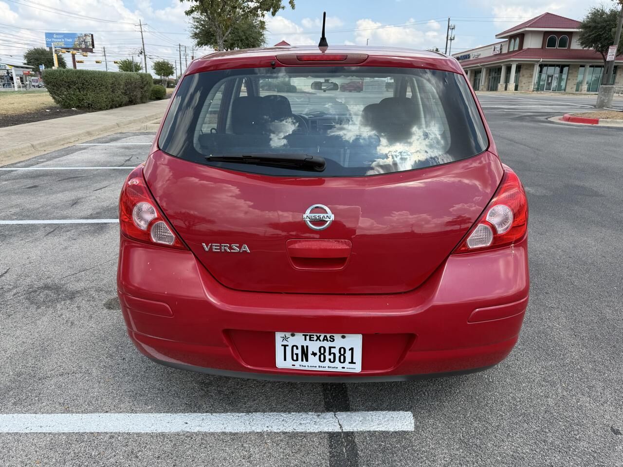 2011 NISSAN Versa