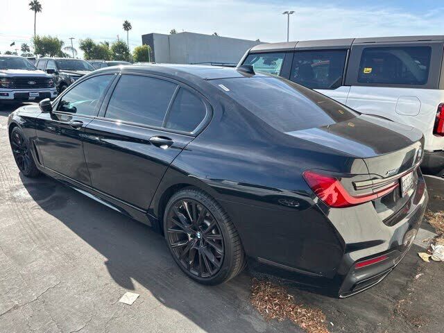 2022 BMW 750i