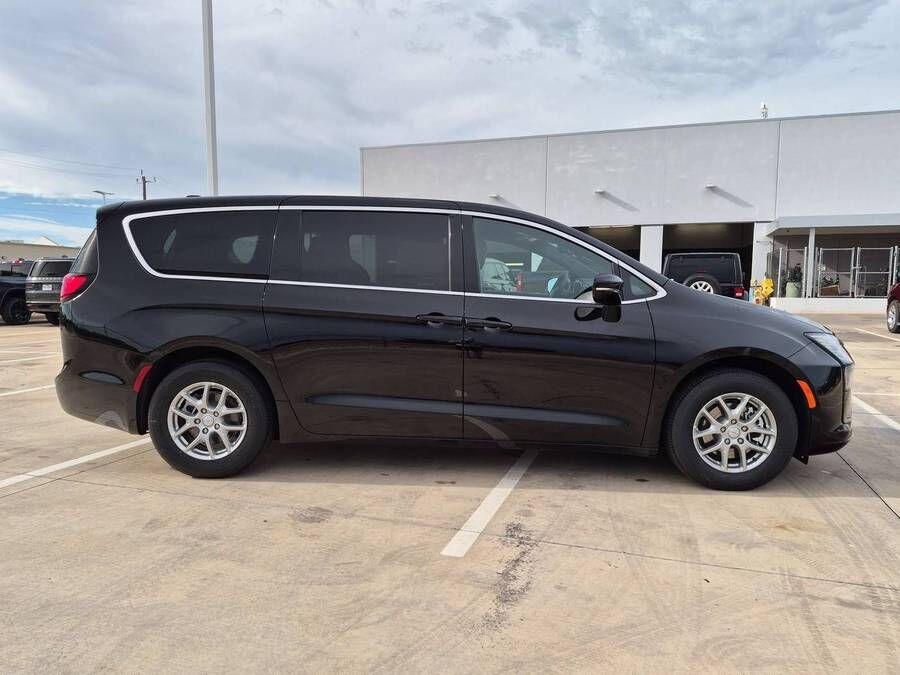 2027 CHRYSLER Pacifica