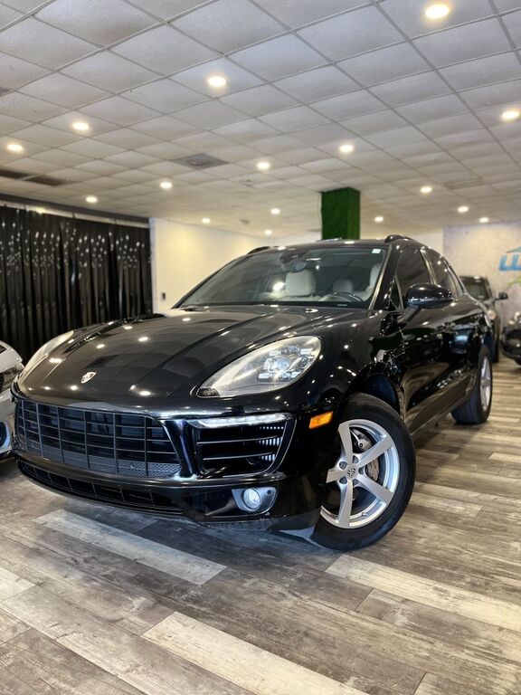 2017 PORSCHE Macan