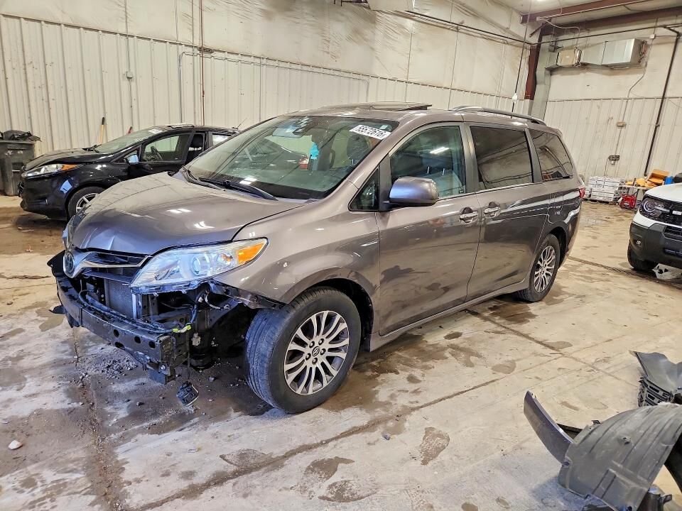 2019 TOYOTA Sienna