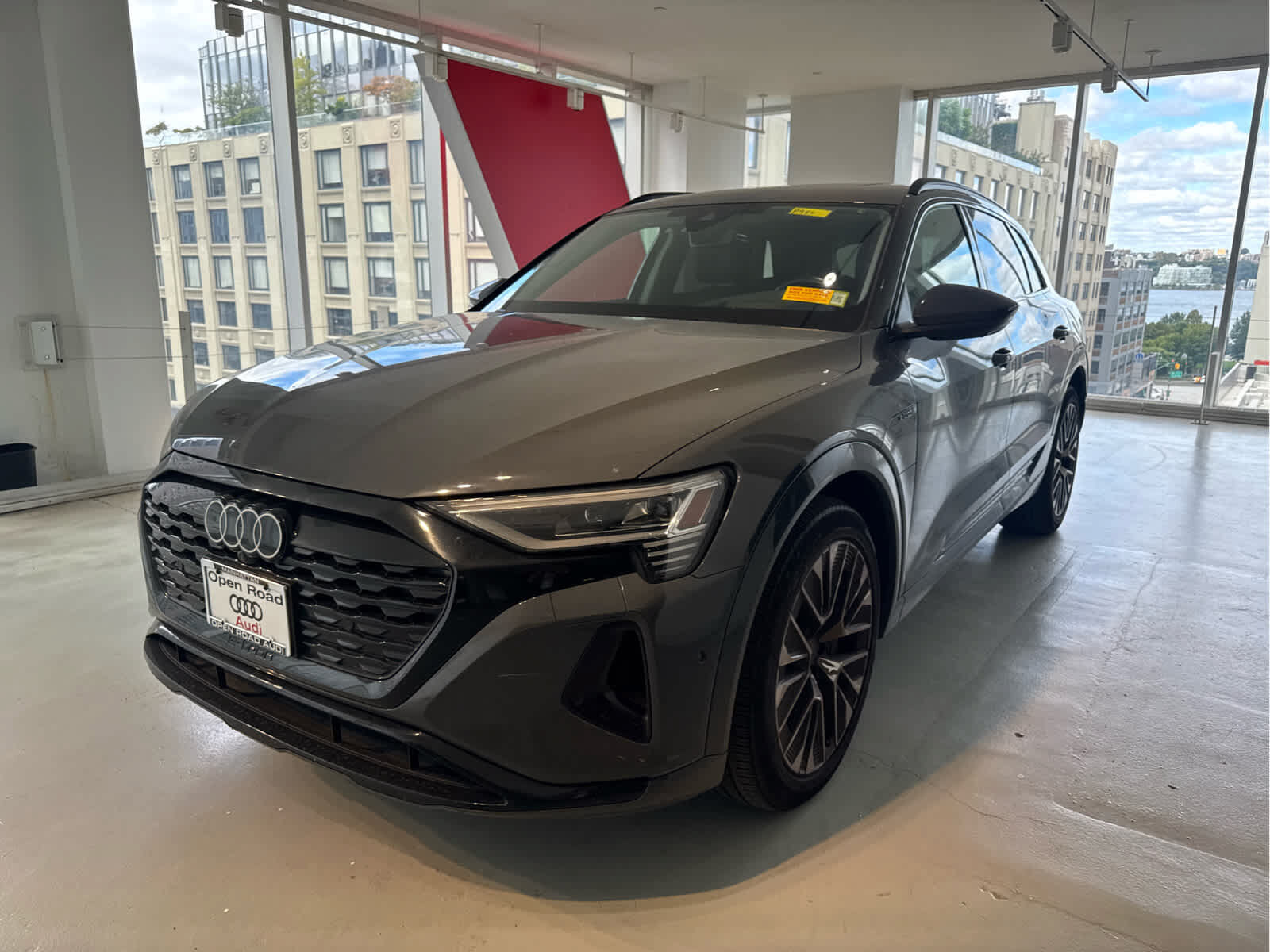2024 AUDI Q8
