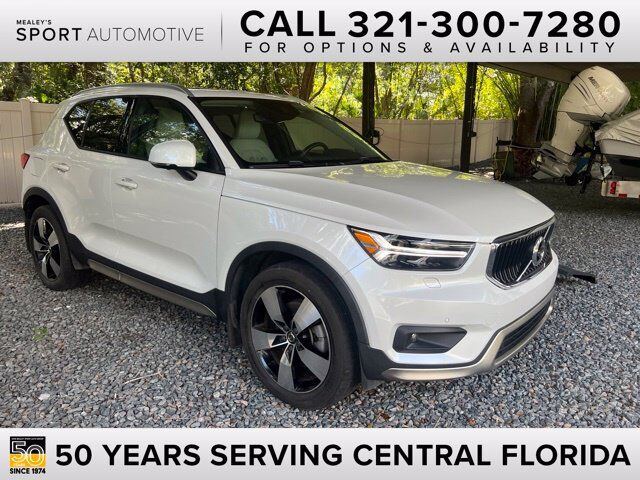 2021 VOLVO XC40