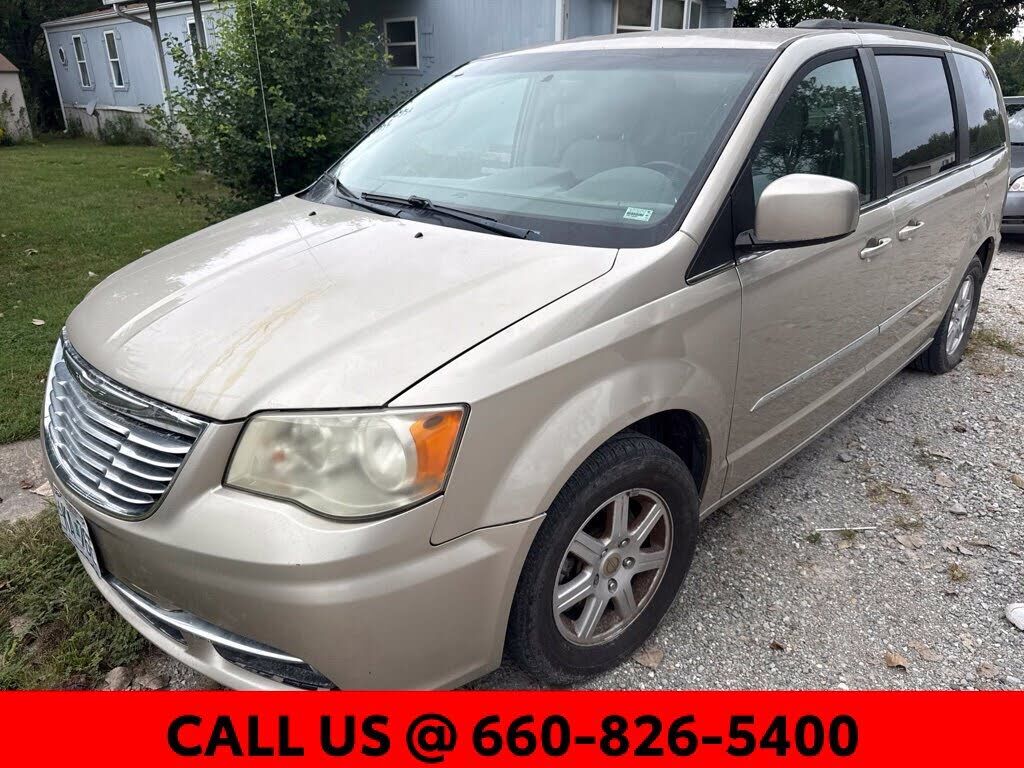 2013 CHRYSLER Town and Country