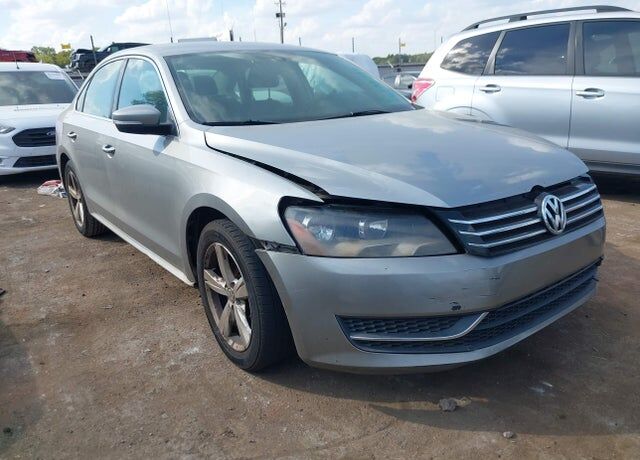 2013 VOLKSWAGEN Passat