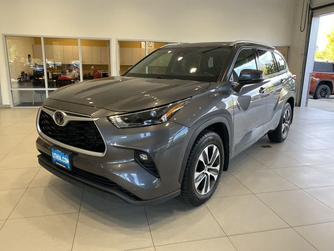2022 TOYOTA Highlander