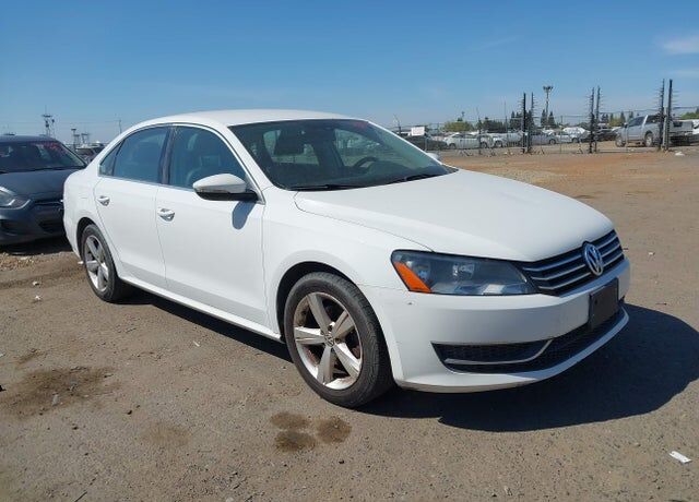 2012 VOLKSWAGEN Passat