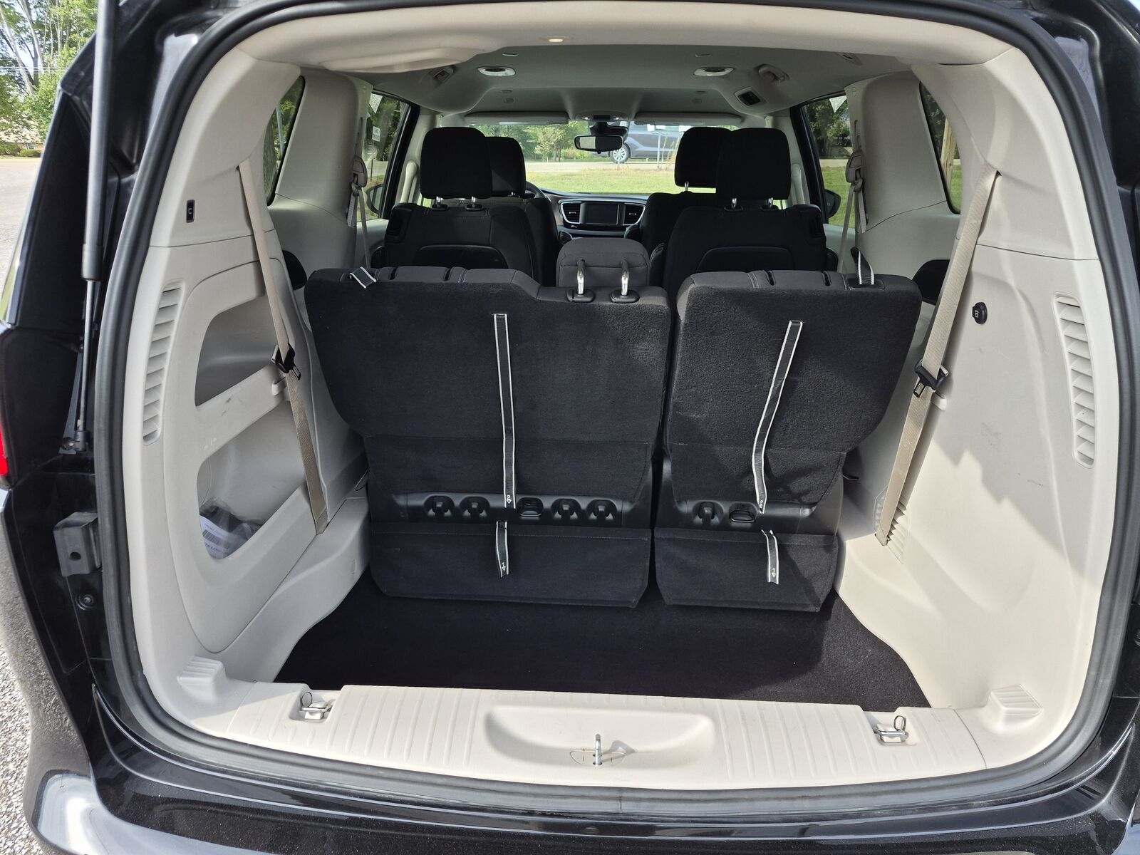 2024 CHRYSLER Voyager