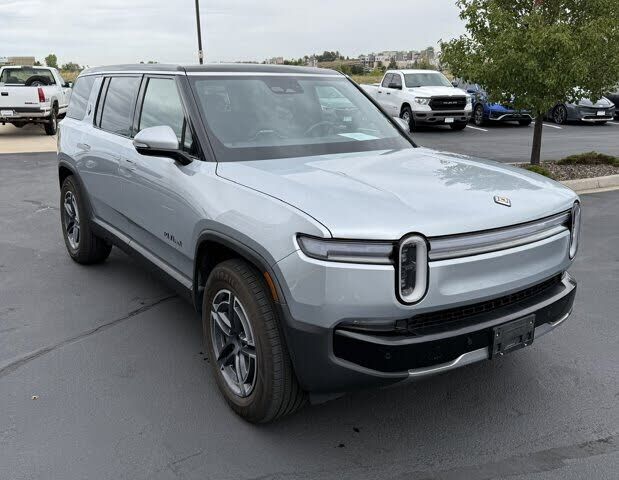 2025 RIVIAN R1S