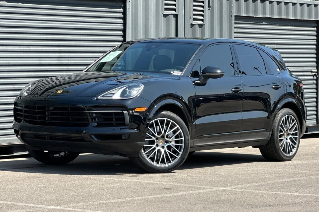 2023 PORSCHE Cayenne