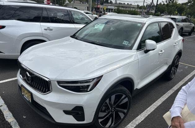 2024 VOLVO XC40