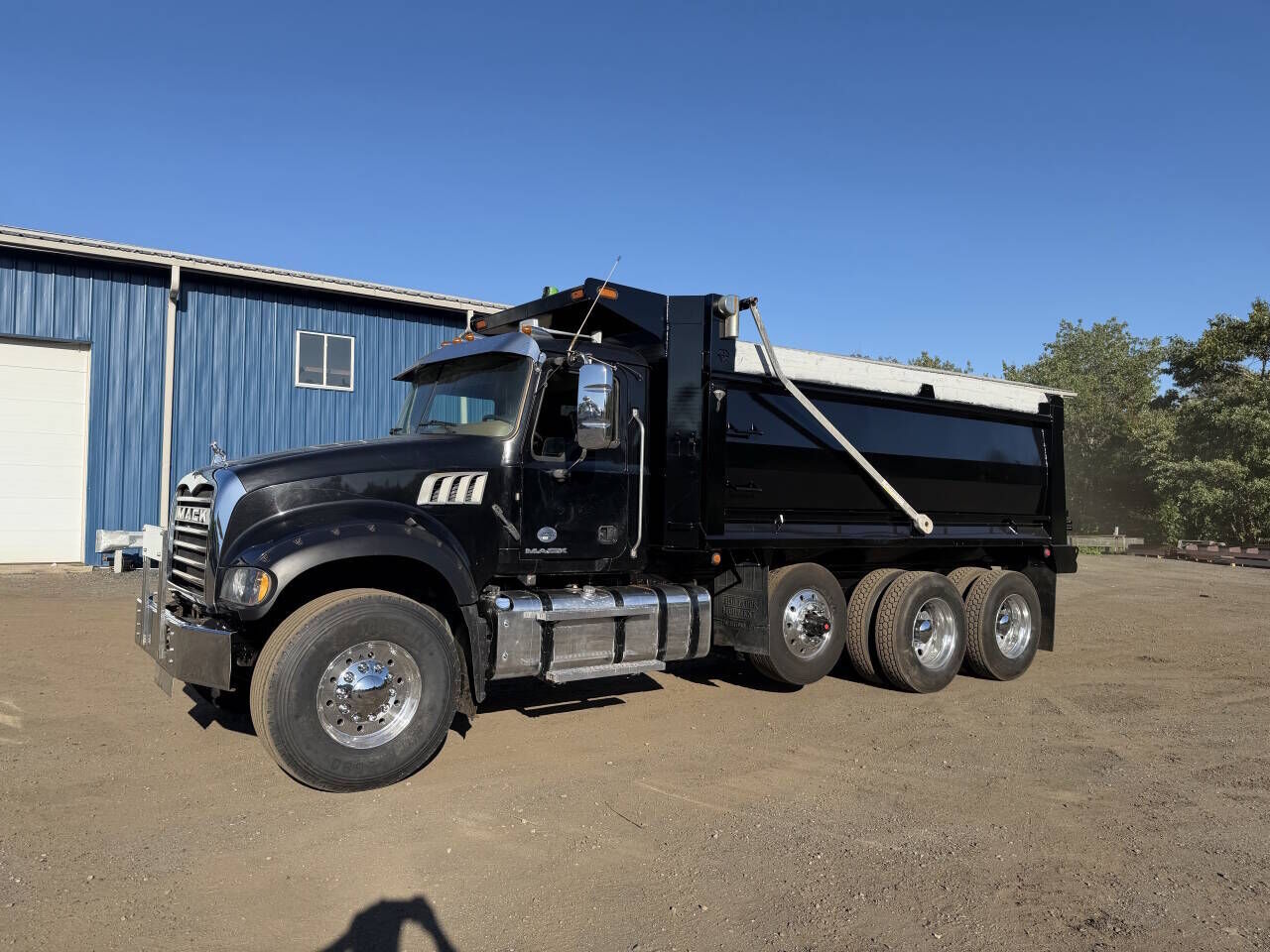 2015 MACK GU