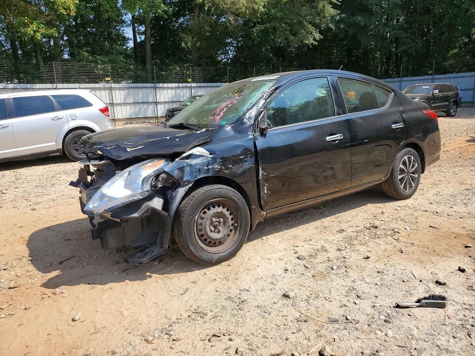 2016 NISSAN Versa