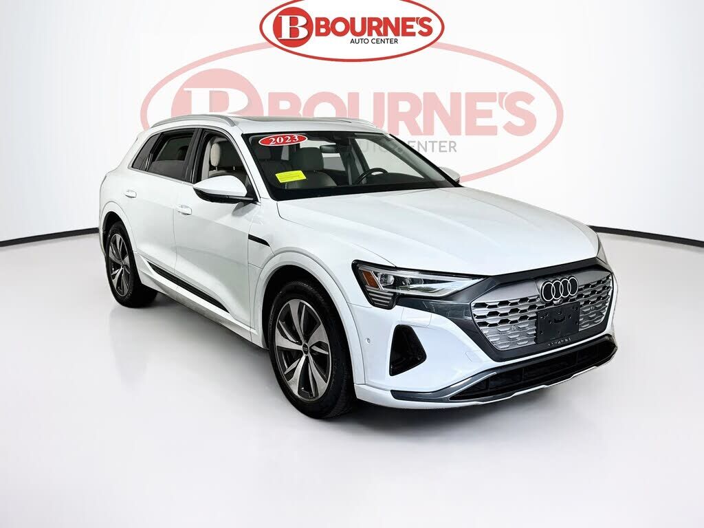 2024 AUDI Q8