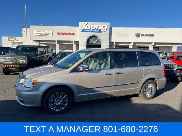 2014 CHRYSLER Town and Country