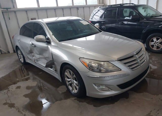 2013 HYUNDAI Genesis