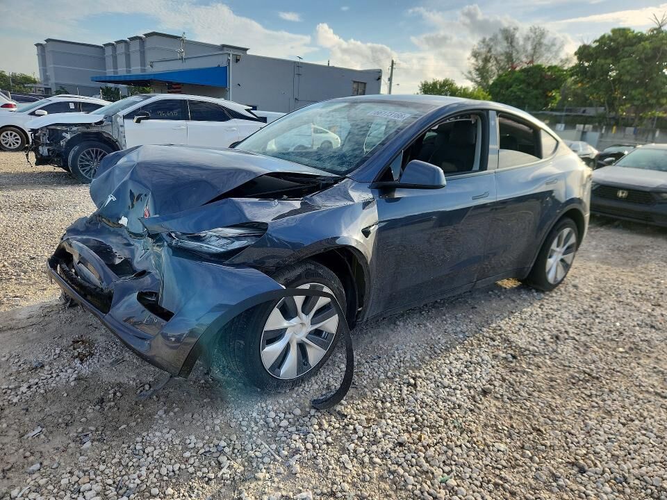 2023 TESLA Model Y