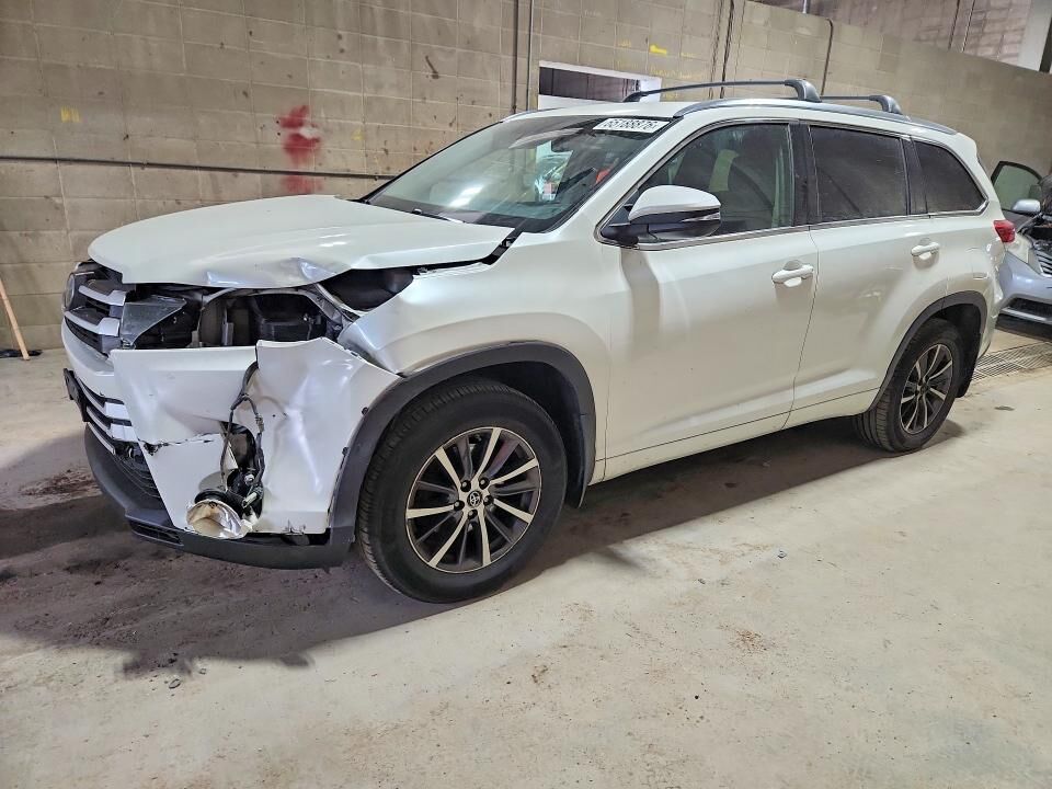 2017 TOYOTA Highlander