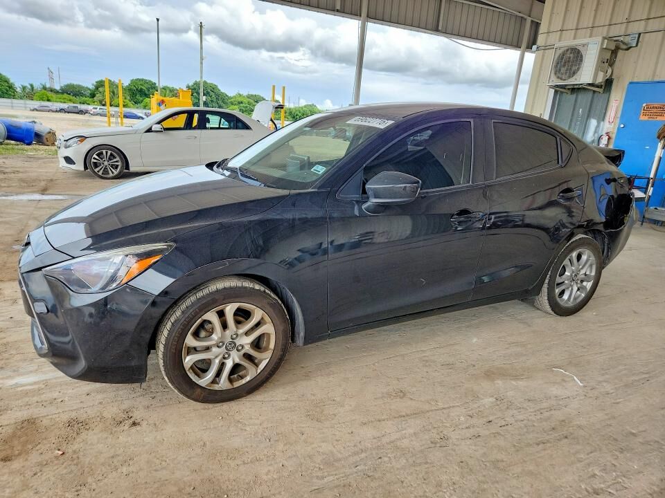 2018 TOYOTA Yaris