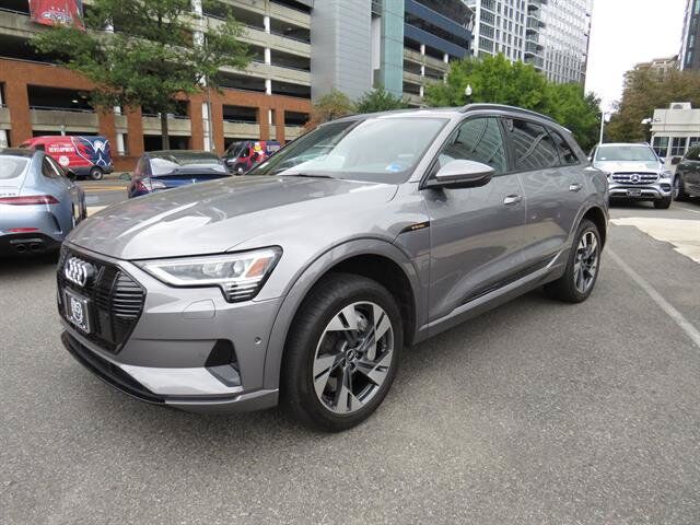 2022 AUDI e-tron