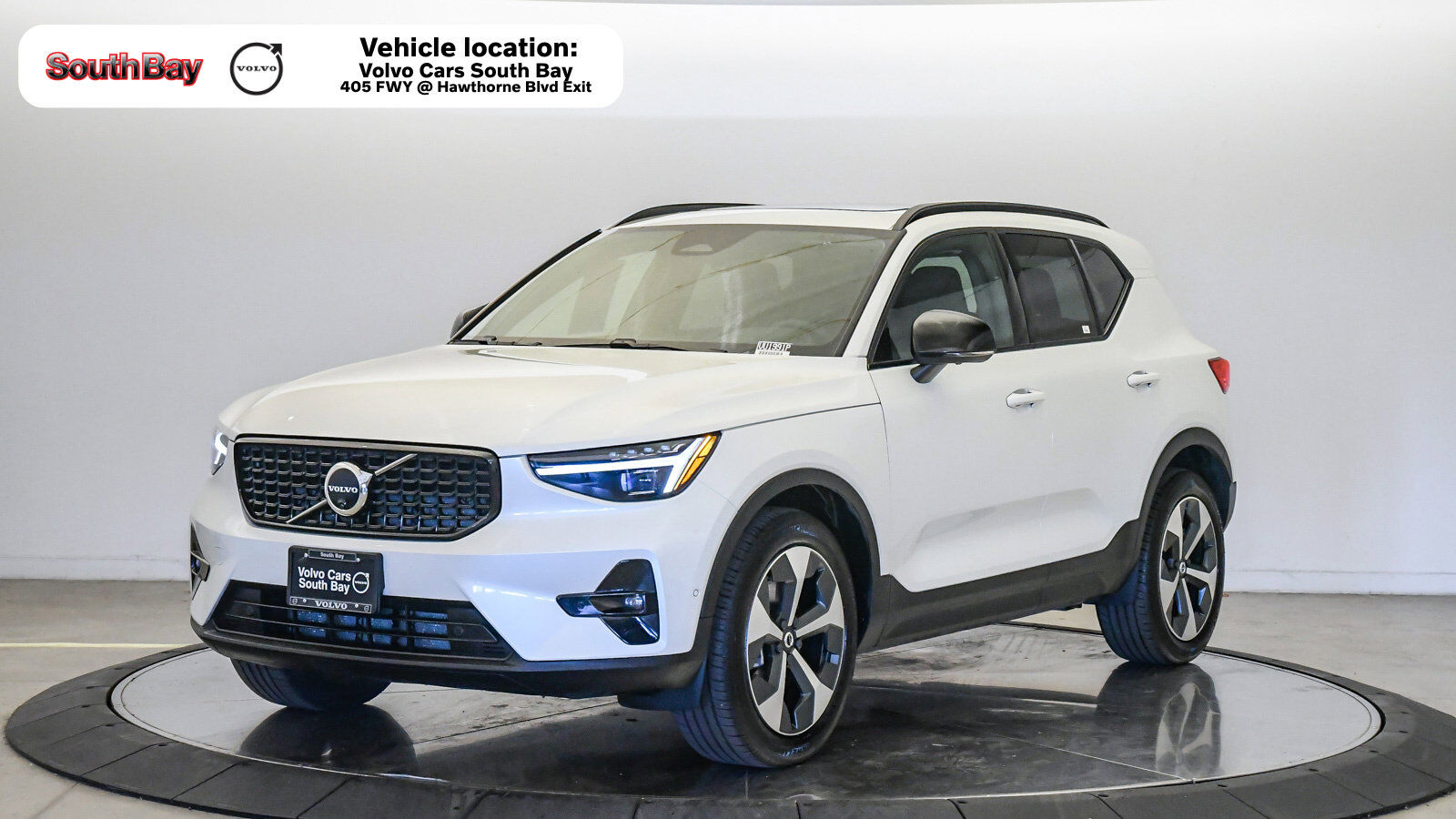 2026 VOLVO XC40