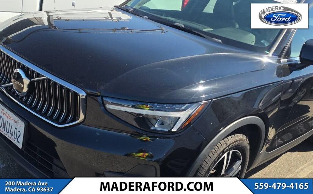 2023 VOLVO XC40