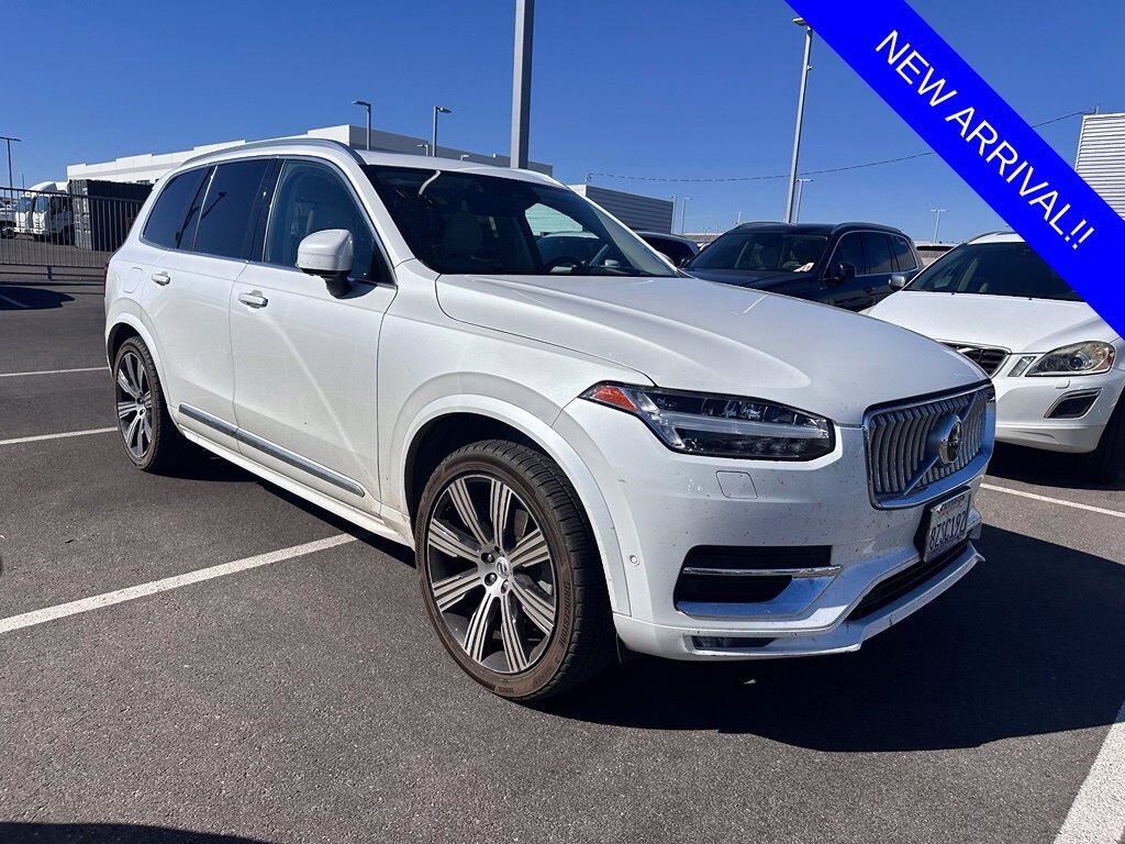 2022 VOLVO XC90