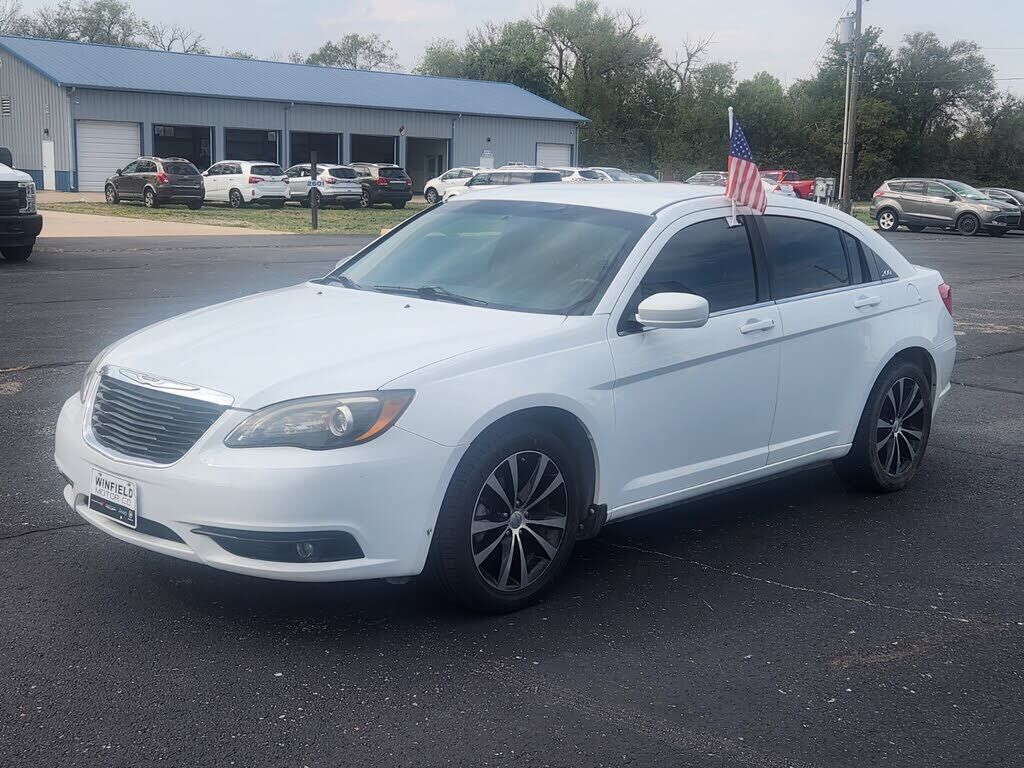 2013 CHRYSLER 200