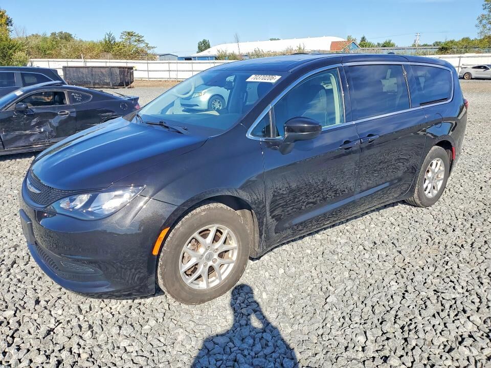 2023 CHRYSLER Voyager