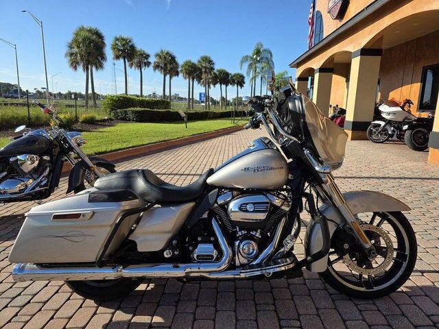 2018 HARLEY DAVIDSON FLHX / Street Glide