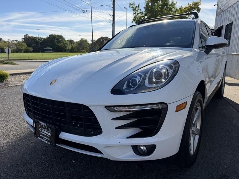 2018 PORSCHE Macan