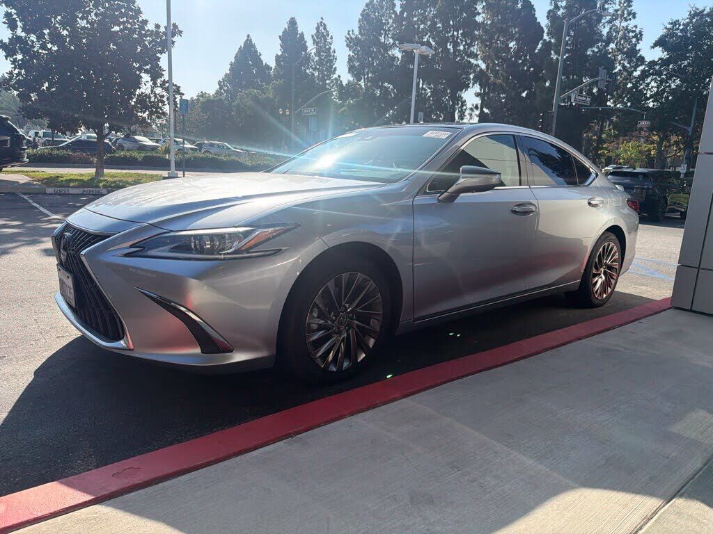 2024 LEXUS ES