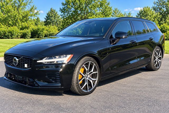 2025 VOLVO V60