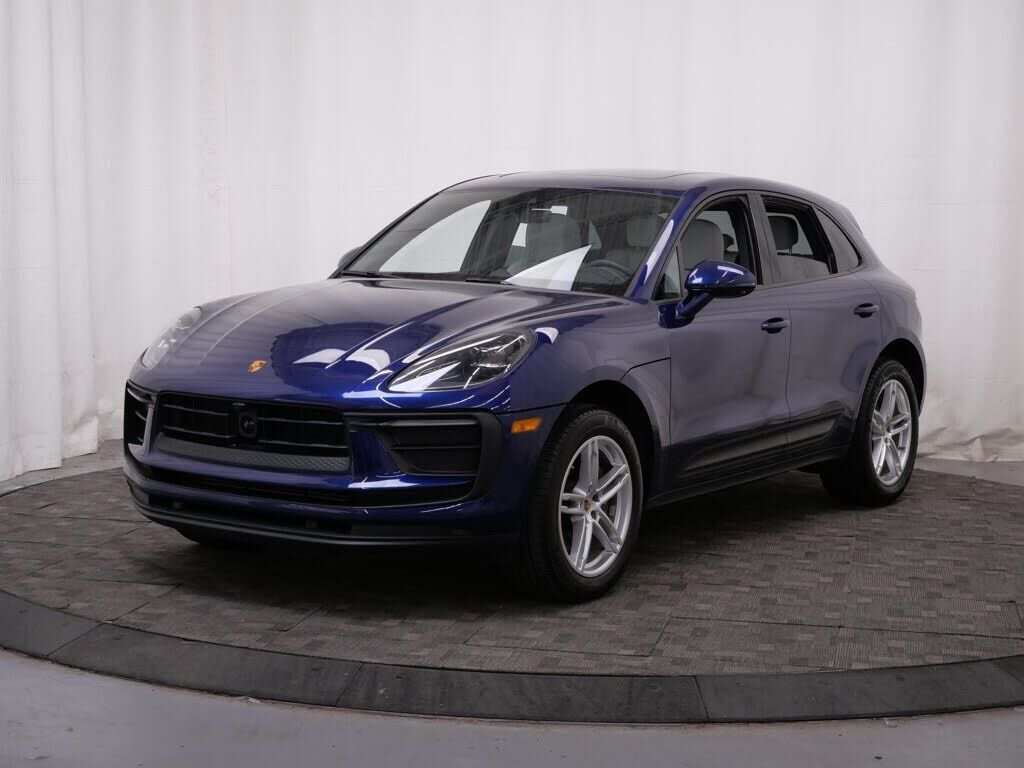 2024 PORSCHE Macan
