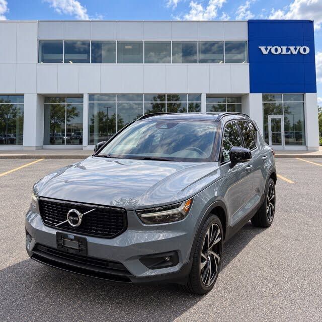 2021 VOLVO XC40