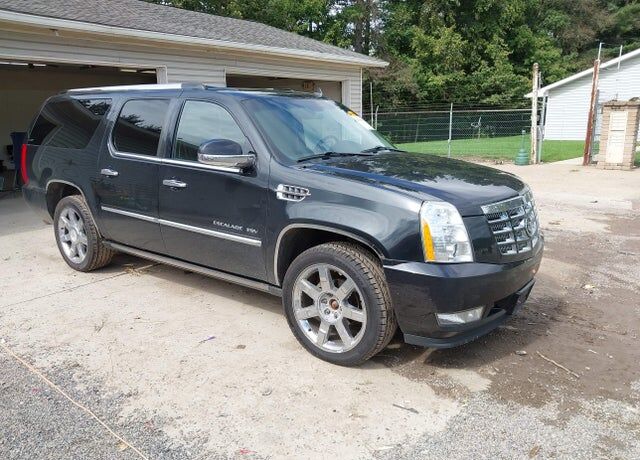 2011 CADILLAC Escalade