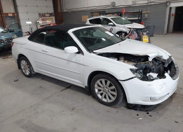 2011 CHRYSLER 200