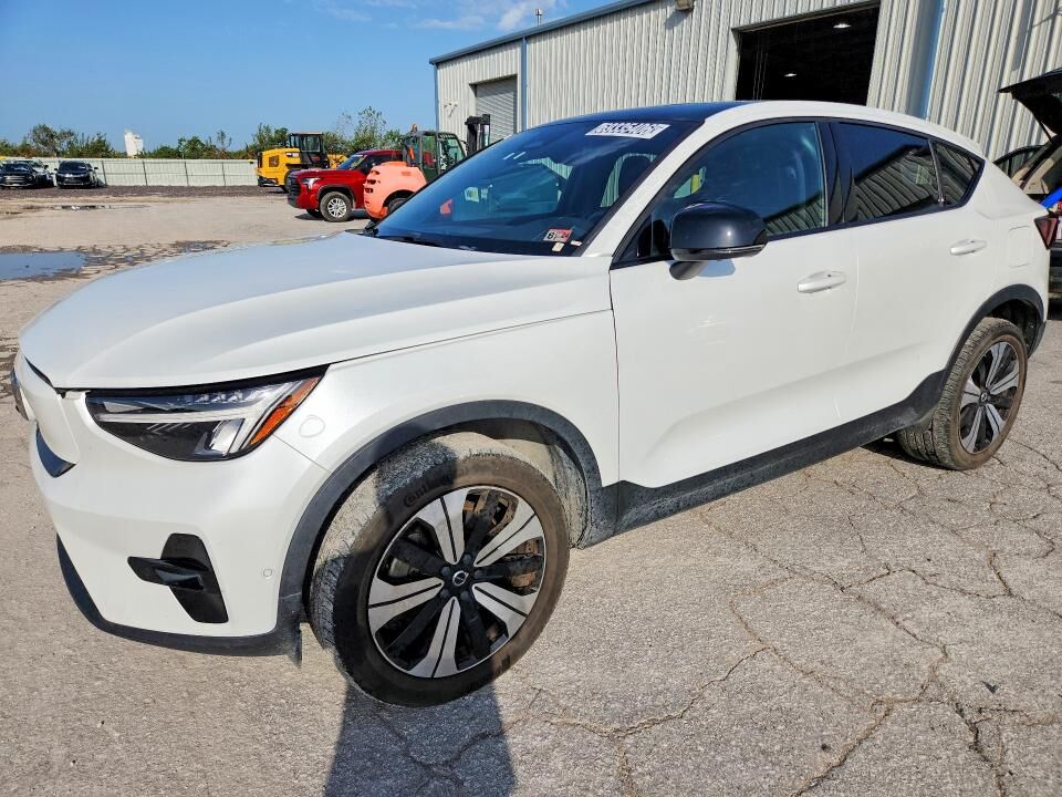 2023 VOLVO C40