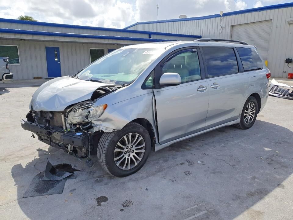 2019 TOYOTA Sienna
