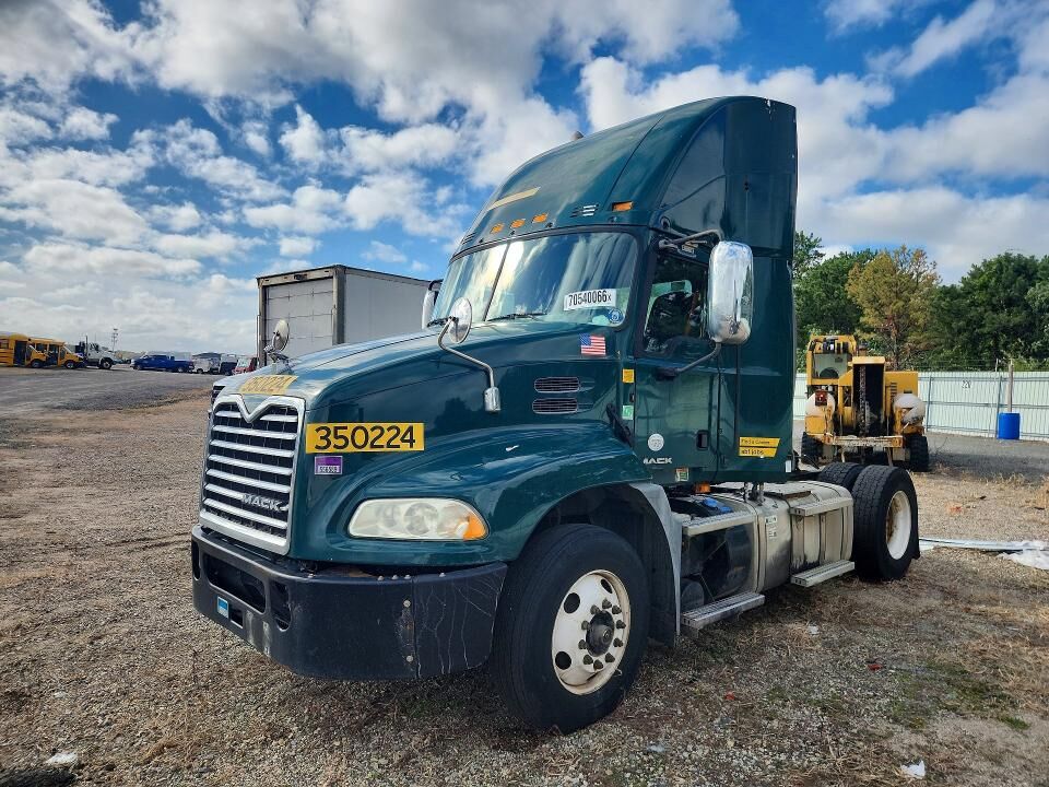 2016 MACK CXU