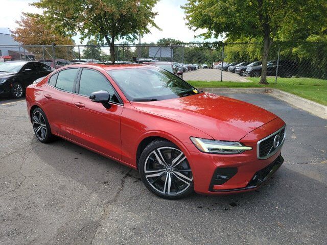 2019 VOLVO S60