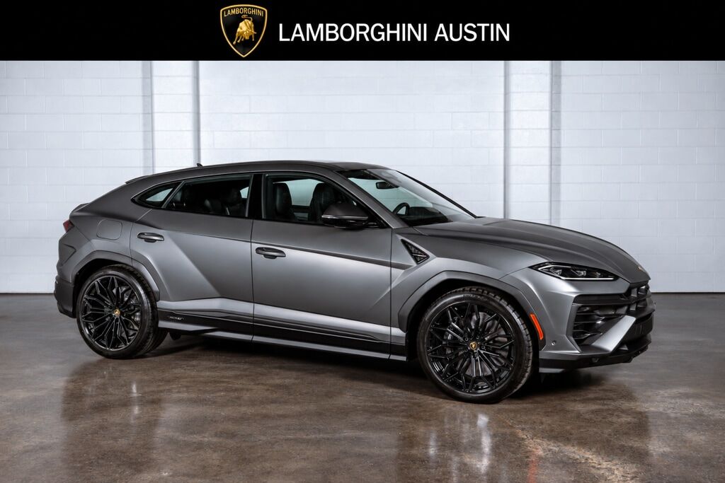 2026 LAMBORGHINI URUS