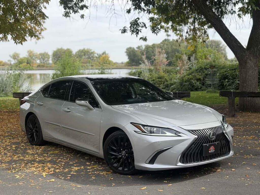 2019 LEXUS ES